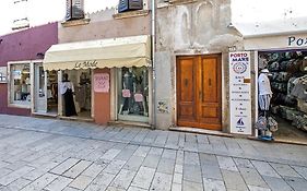 Apartment Main Street Carera